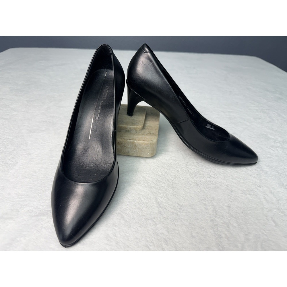 Ecco Design Black Leather Classic Pumps Size US7-7.5 / EU 38 Medium